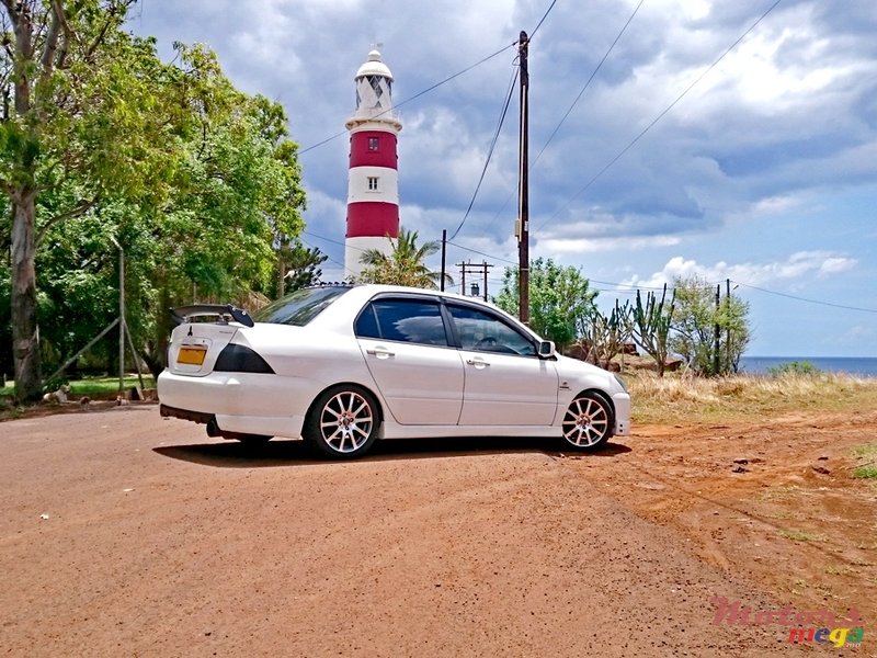 2006' Mitsubishi Lancer photo #2