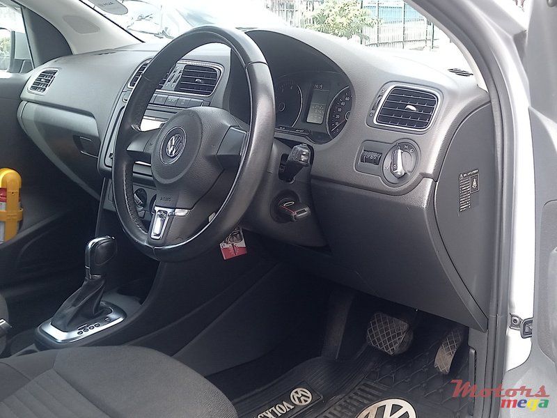 2014' Volkswagen Polo Tsi photo #5