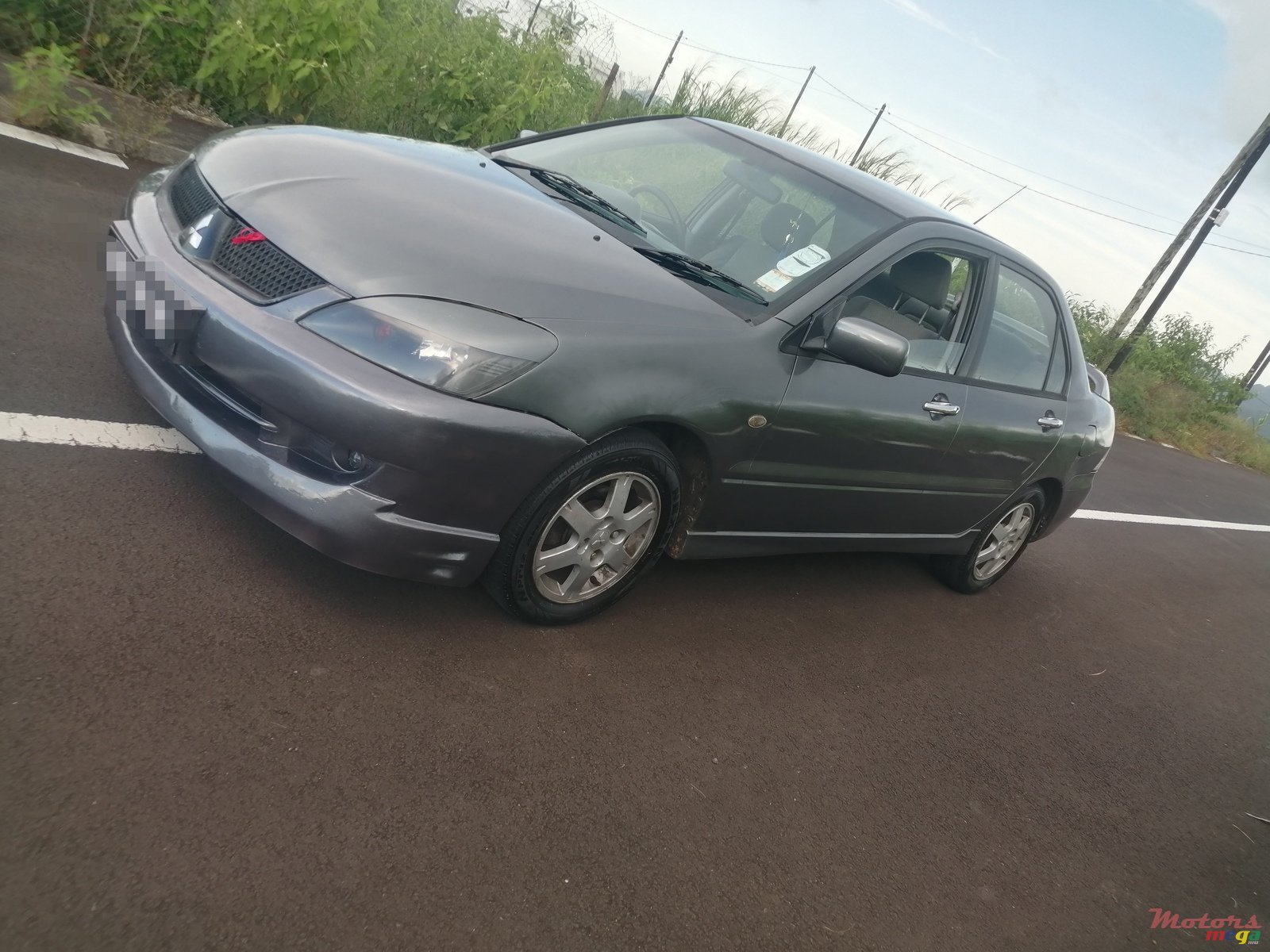 2005' Mitsubishi Lancer photo #2