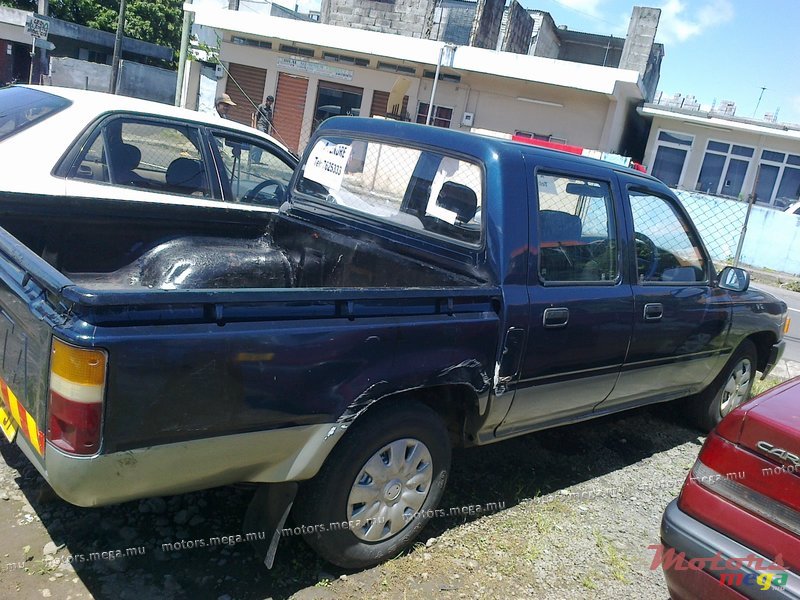 1997' Toyota Hilux photo #2