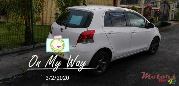 2008' Toyota Vitz photo #2