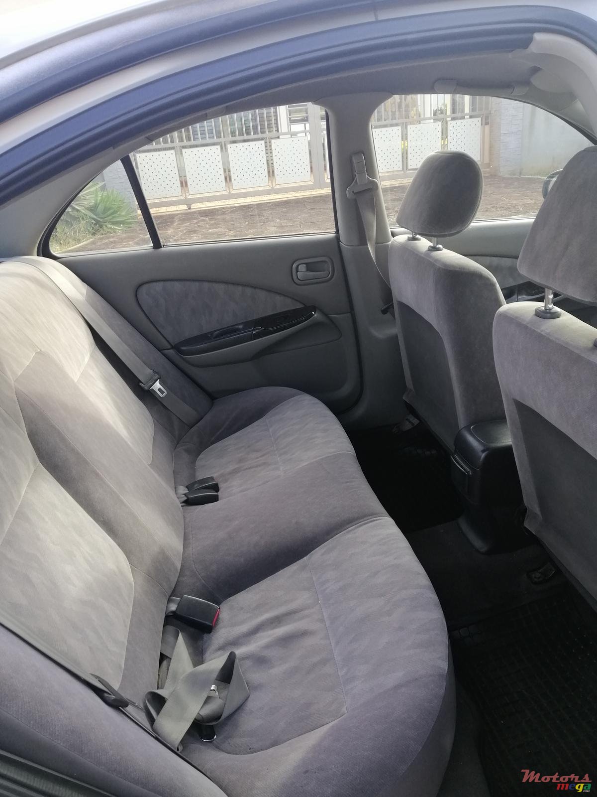 2001' Nissan Sunny photo #3