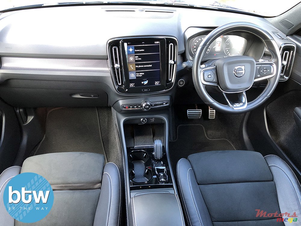 2020' Volvo XC40 photo #4