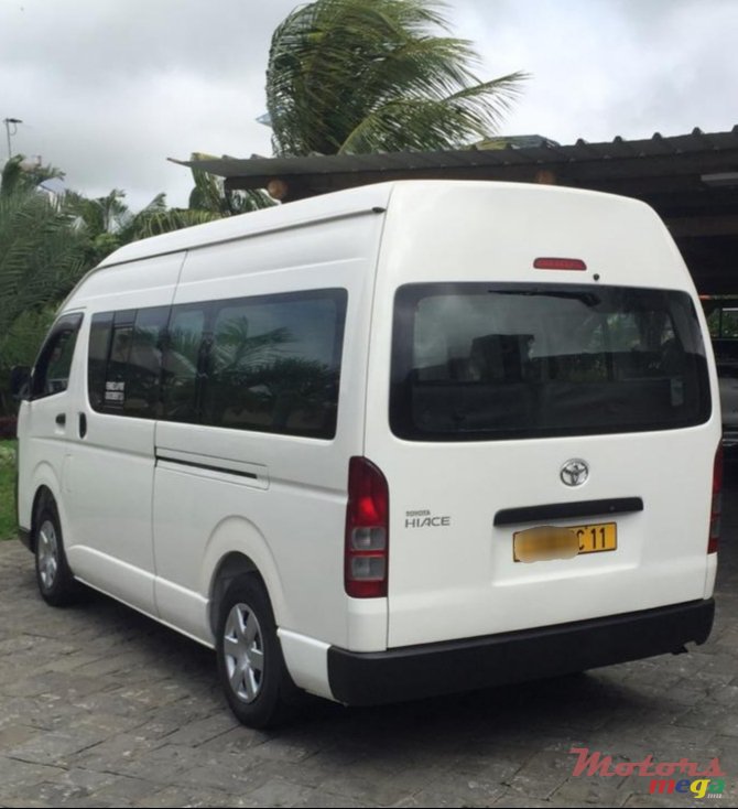 2011' Toyota HiAce photo #4
