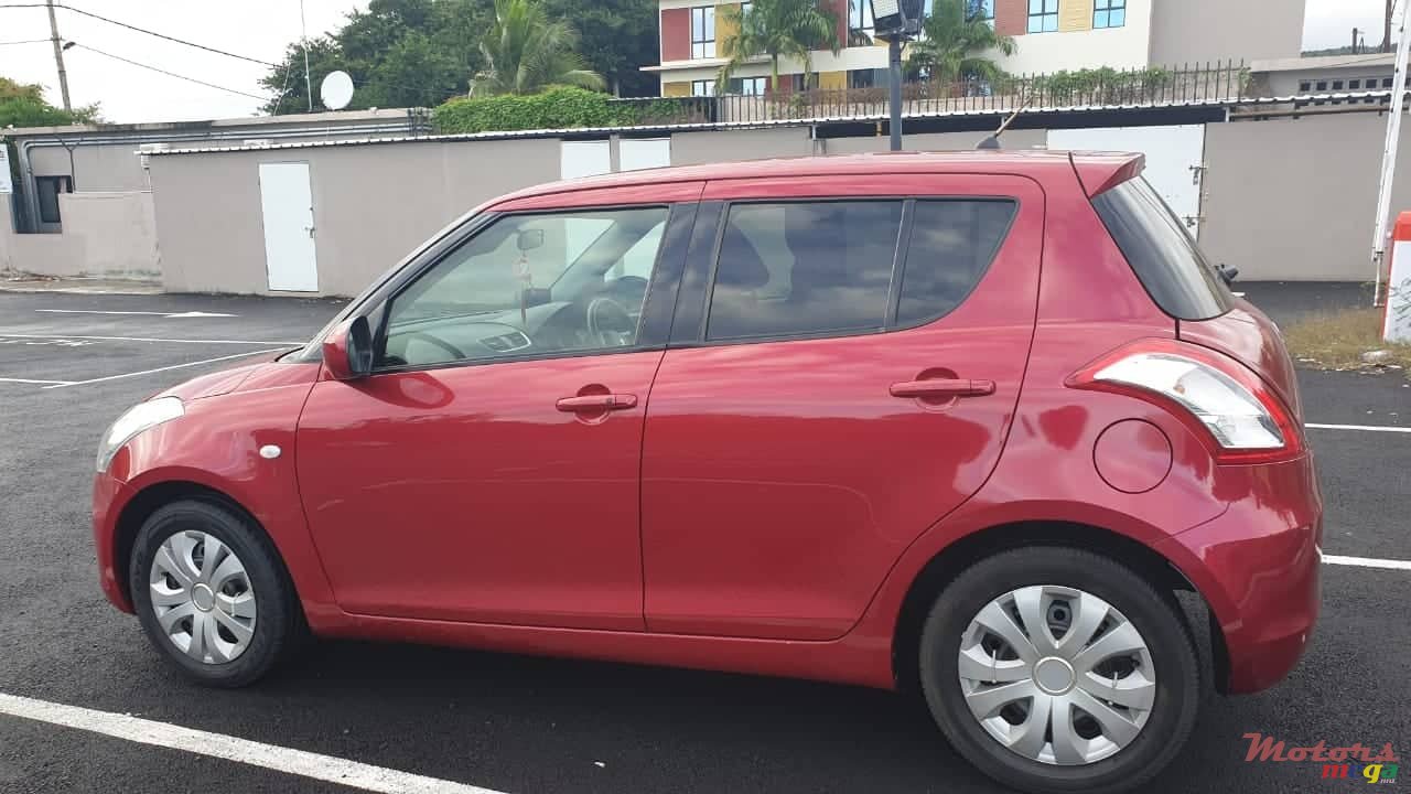 2013' Suzuki Swift photo #1