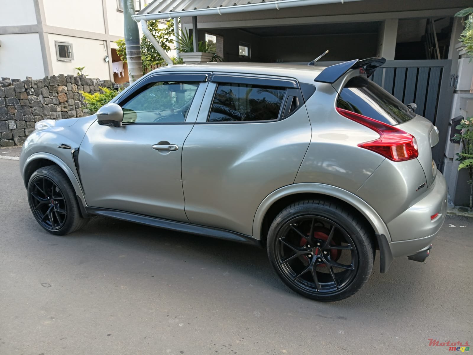 2010' Nissan Juke photo #1