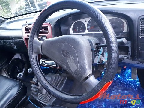 2002' Nissan Pickup 4x4 photo #7