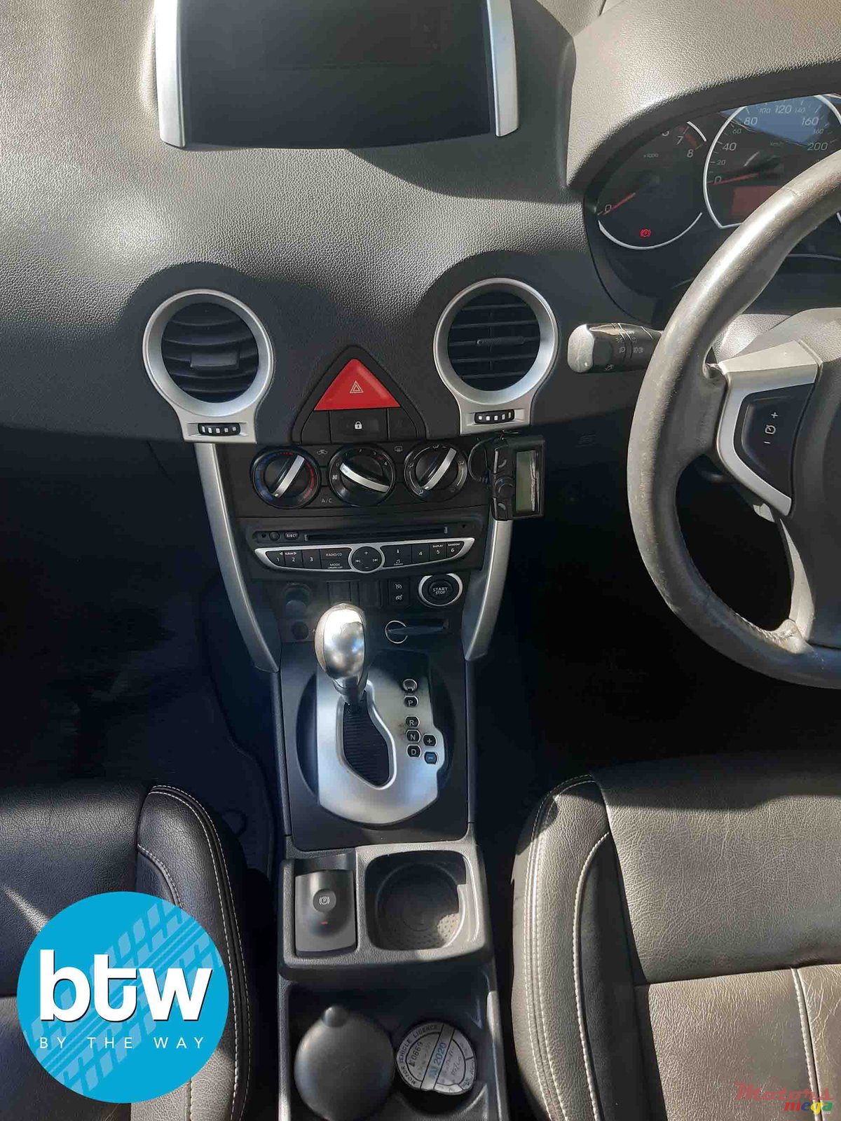 2011' Renault Koleos photo #6