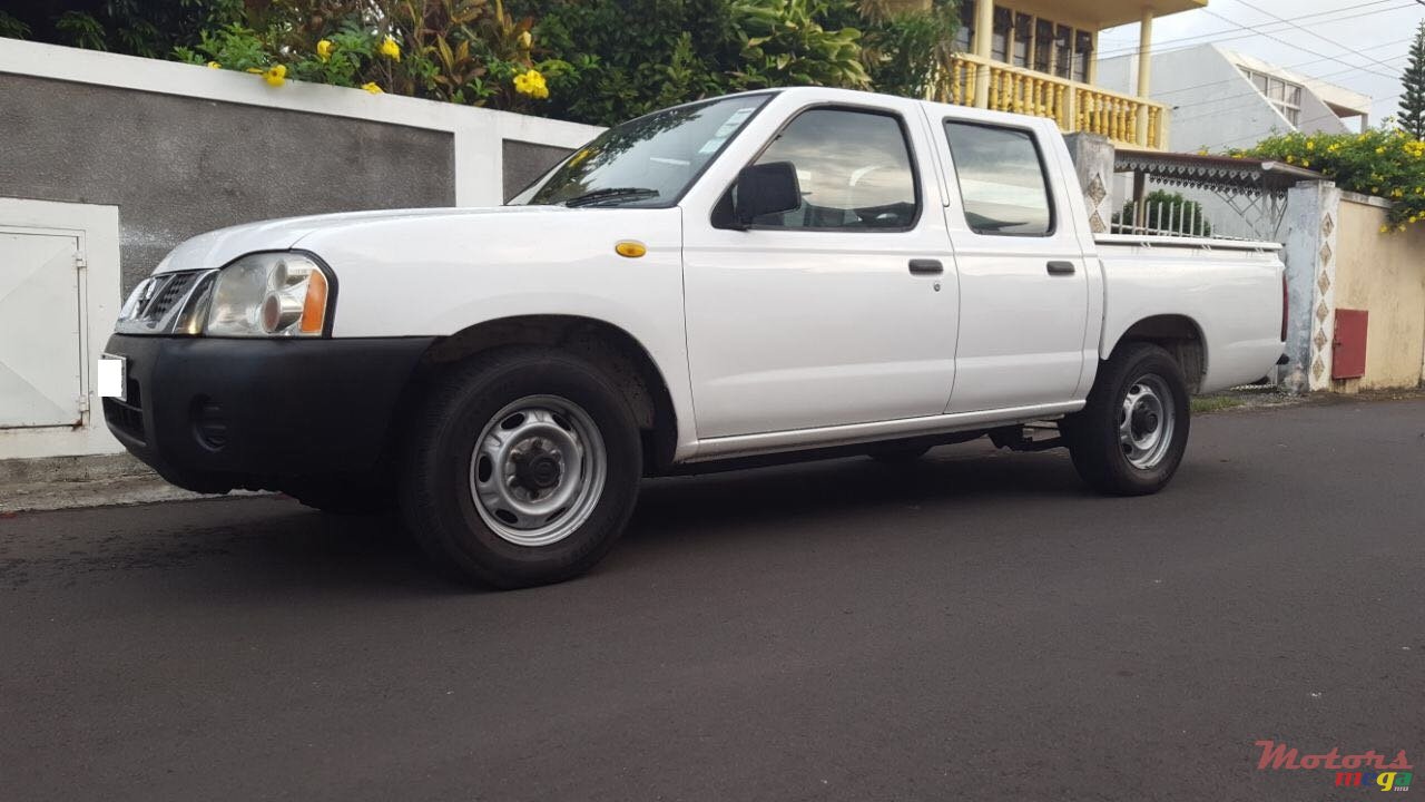 2009' Nissan Navara photo #3