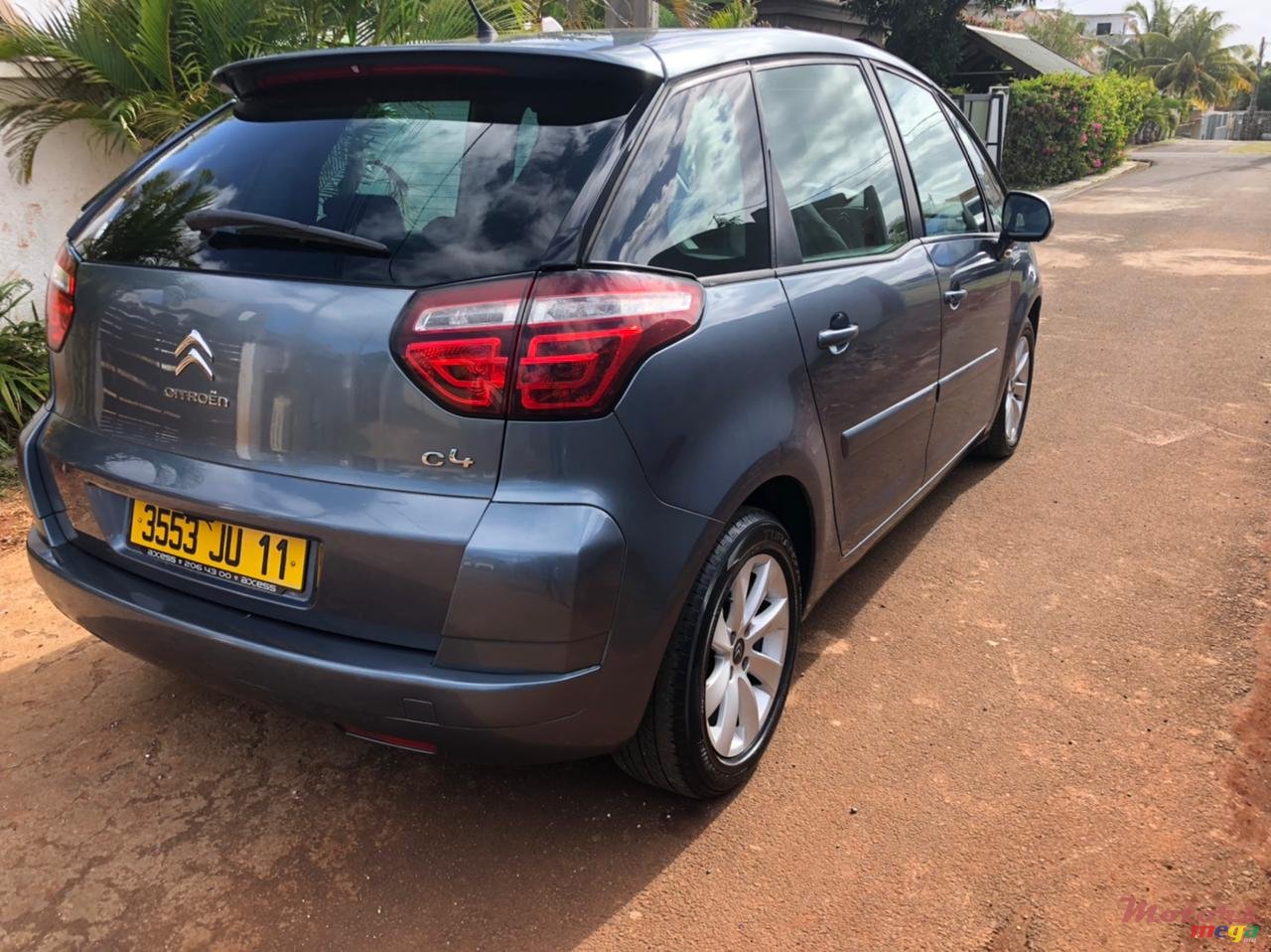 2011' Citroen C4 Picasso 1.6 THP 155 EXCLUSIVE BMP6 photo #3