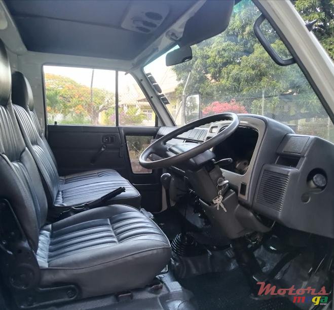 2003' Daihatsu Delta photo #3