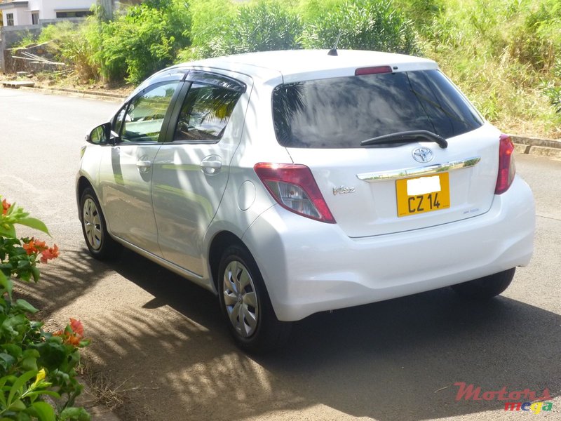 2014' Toyota Vitz photo #3