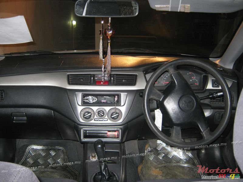 2003' Mitsubishi Lancer GLX photo #2