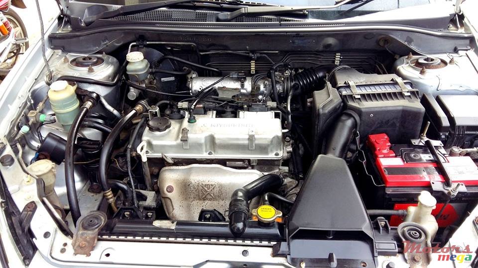 2005' Mitsubishi photo #5