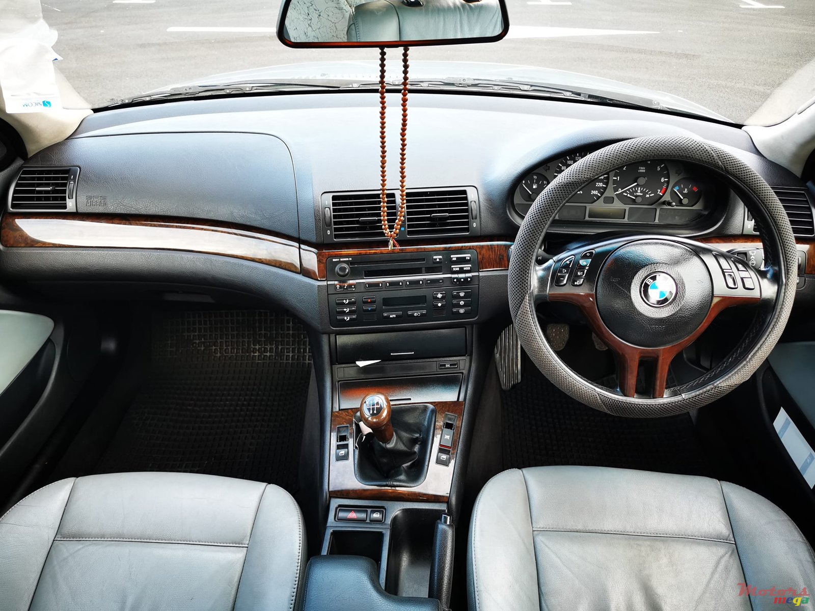 2004' BMW 3 Series 318i photo #5