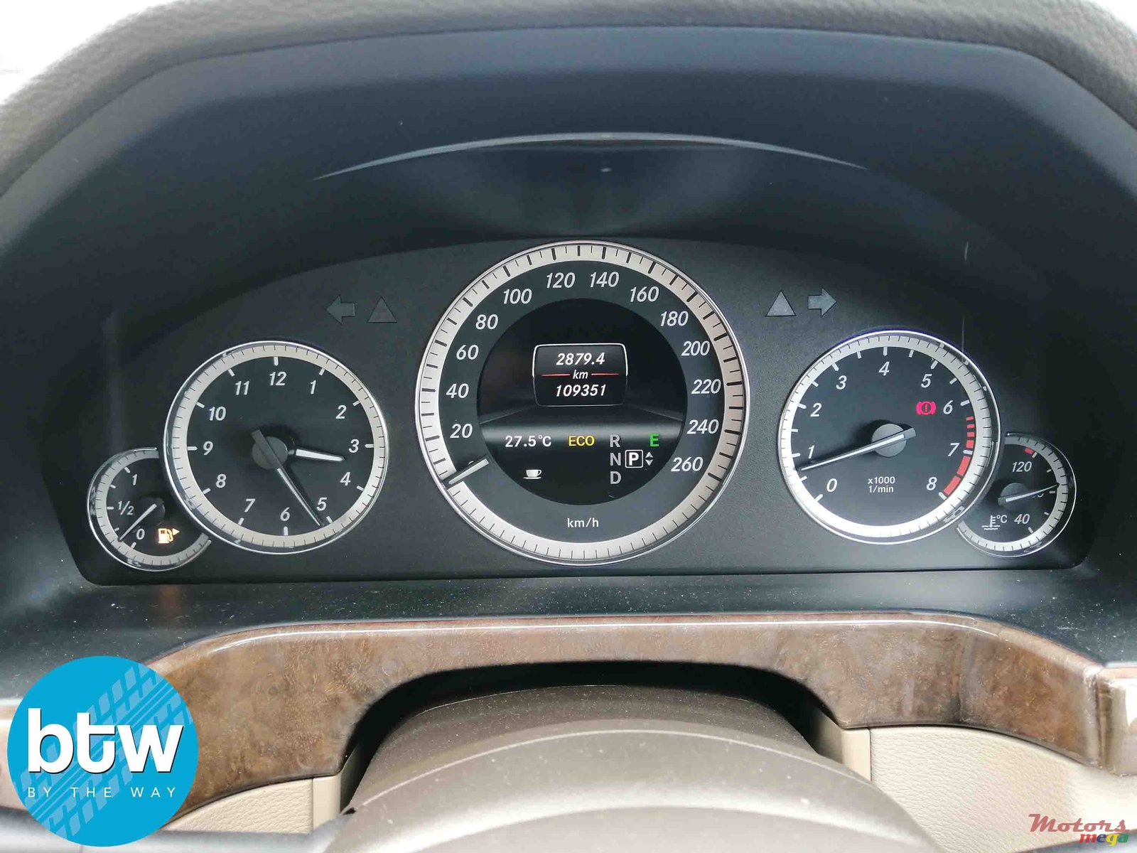 2013' Mercedes-Benz E-Class 200 photo #7