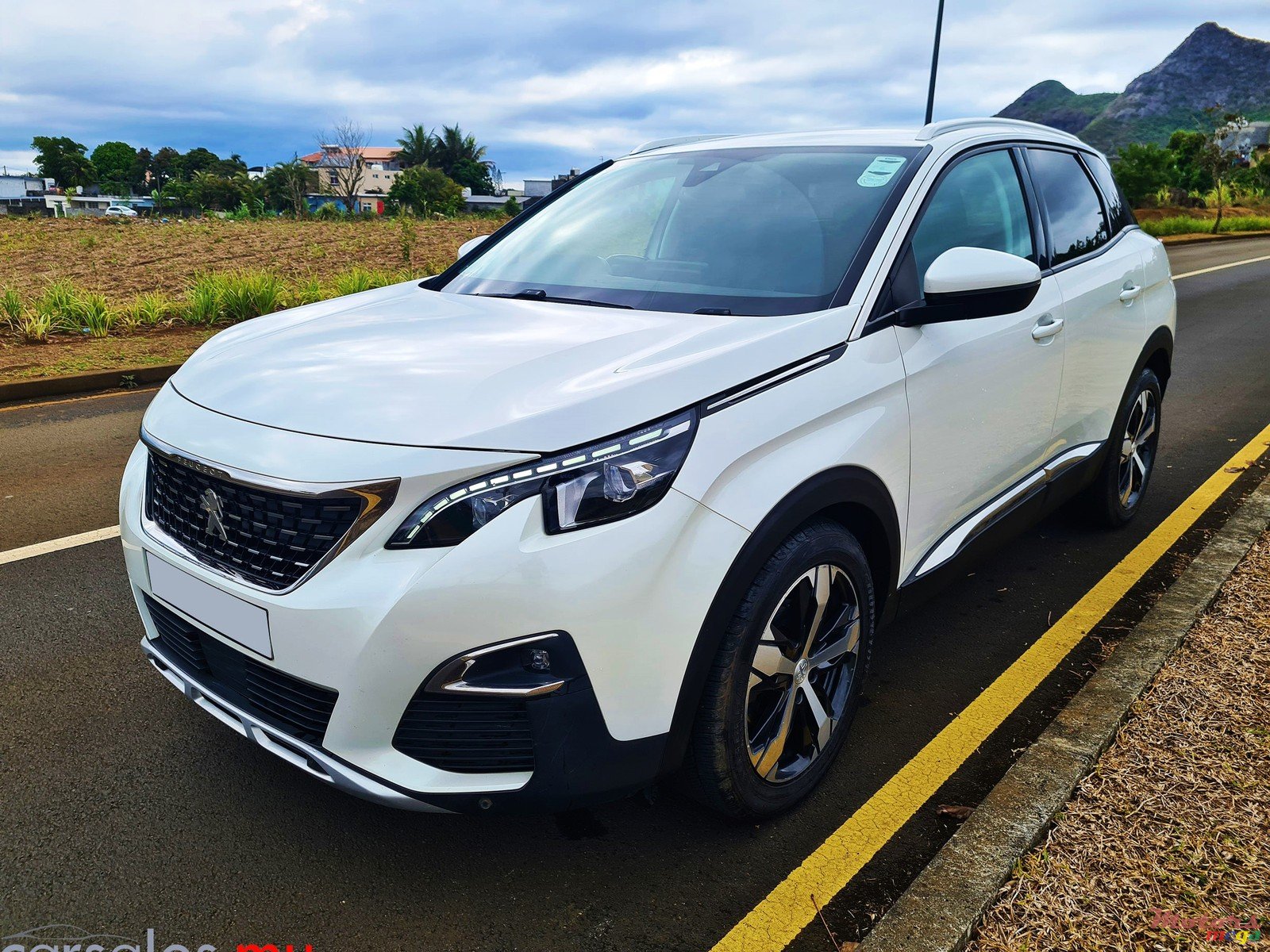 2018' Peugeot 3008 photo #2