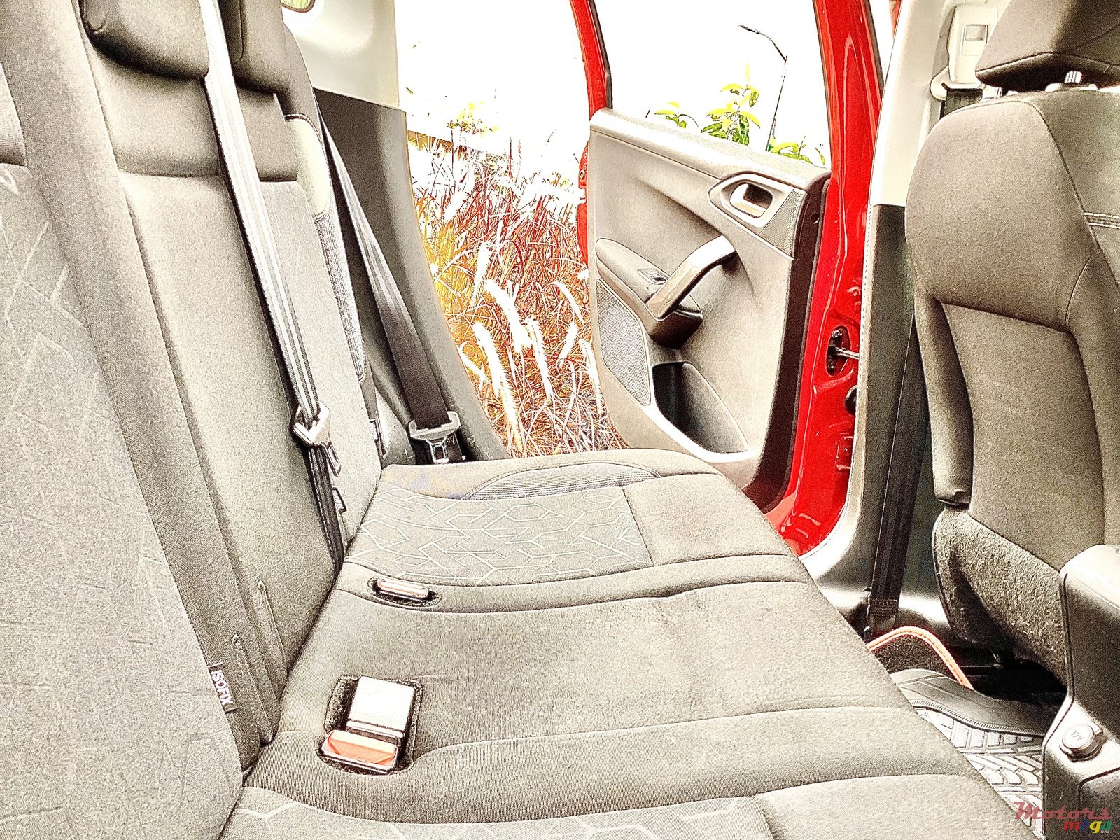 2018' Peugeot 2008 PURETECH-57844117 photo #5