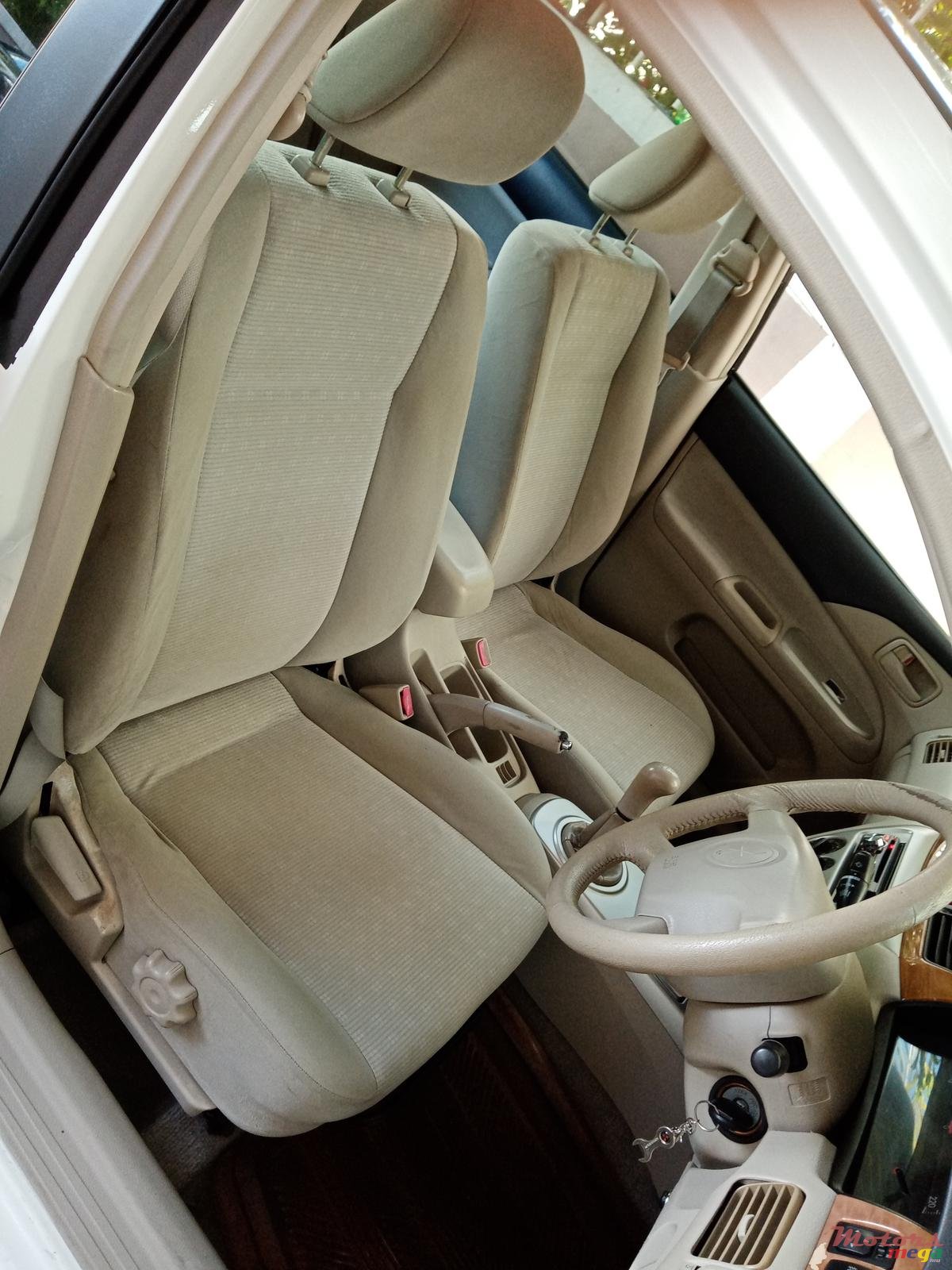 2005' Mitsubishi Lancer GLX photo #7