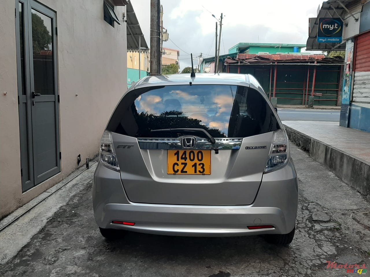 2013' Honda Fit Hybrid photo #3