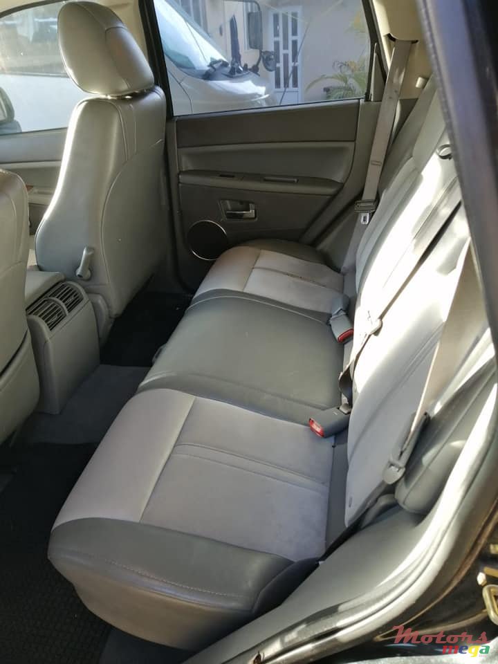 2008' Jeep Grand Cherokee photo #3