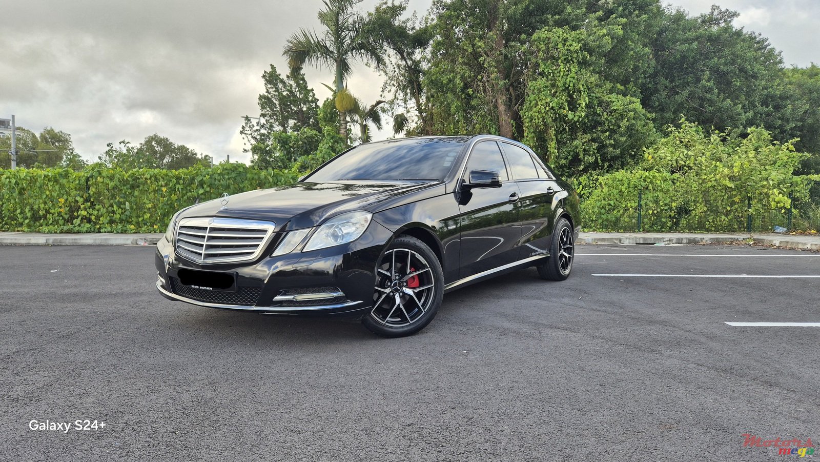 2010' Mercedes-Benz E 200 CGI photo #2