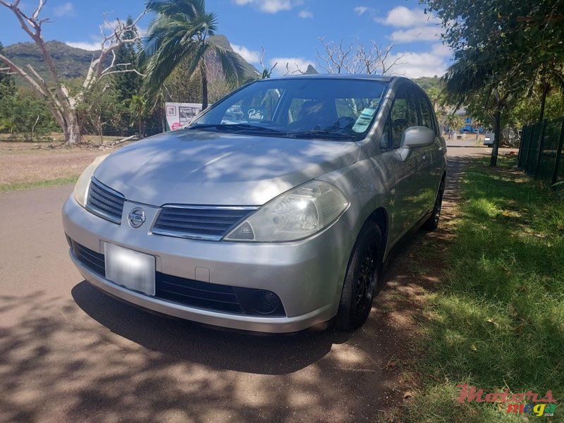 2006' Nissan Tiida photo #1