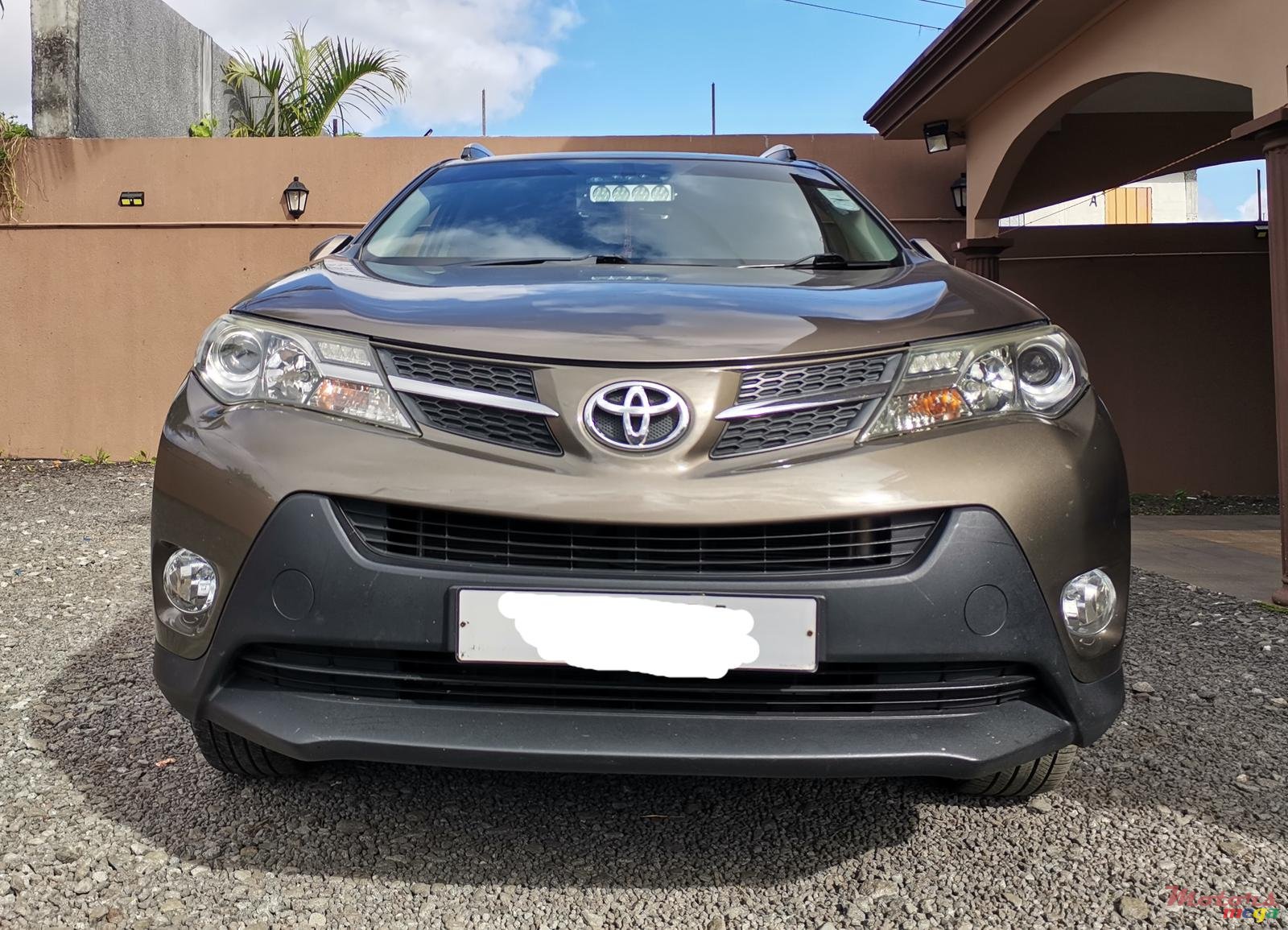 2015' Toyota RAV4 photo #1