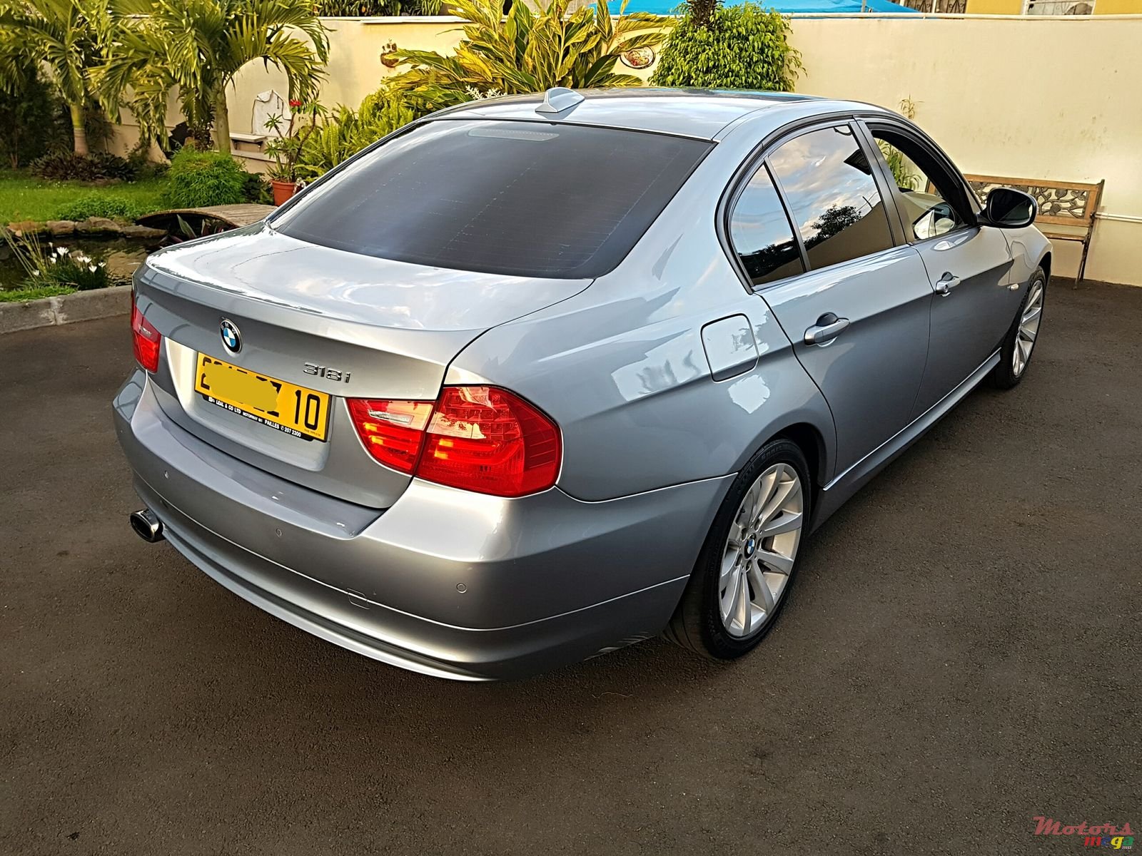 2010' BMW 320 Automatic photo #4