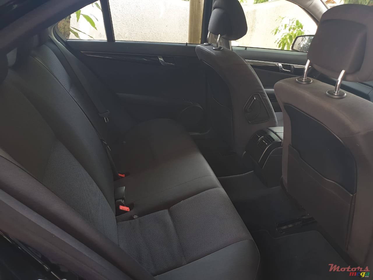 2011' Mercedes-Benz C-Class photo #3