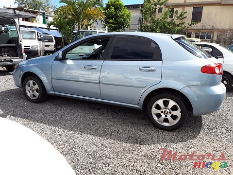 2010' Chevrolet Optra photo #4