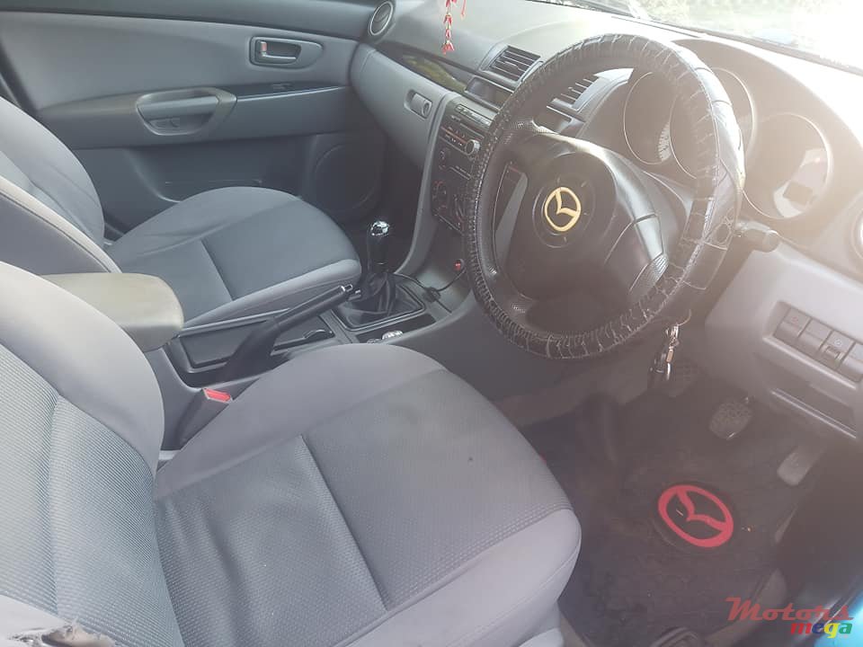 2007' Mazda 3 MANUAL photo #4