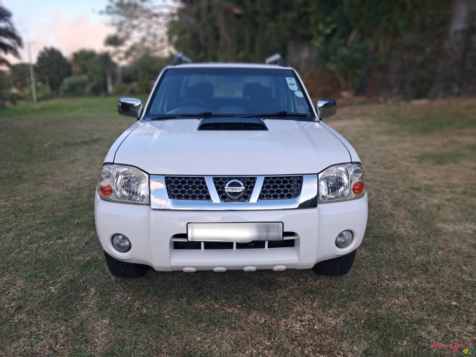 2017' Nissan NP300 2×4 Hardbody Predator photo #1