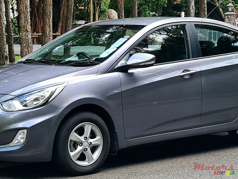 2014' Hyundai Accent photo #2