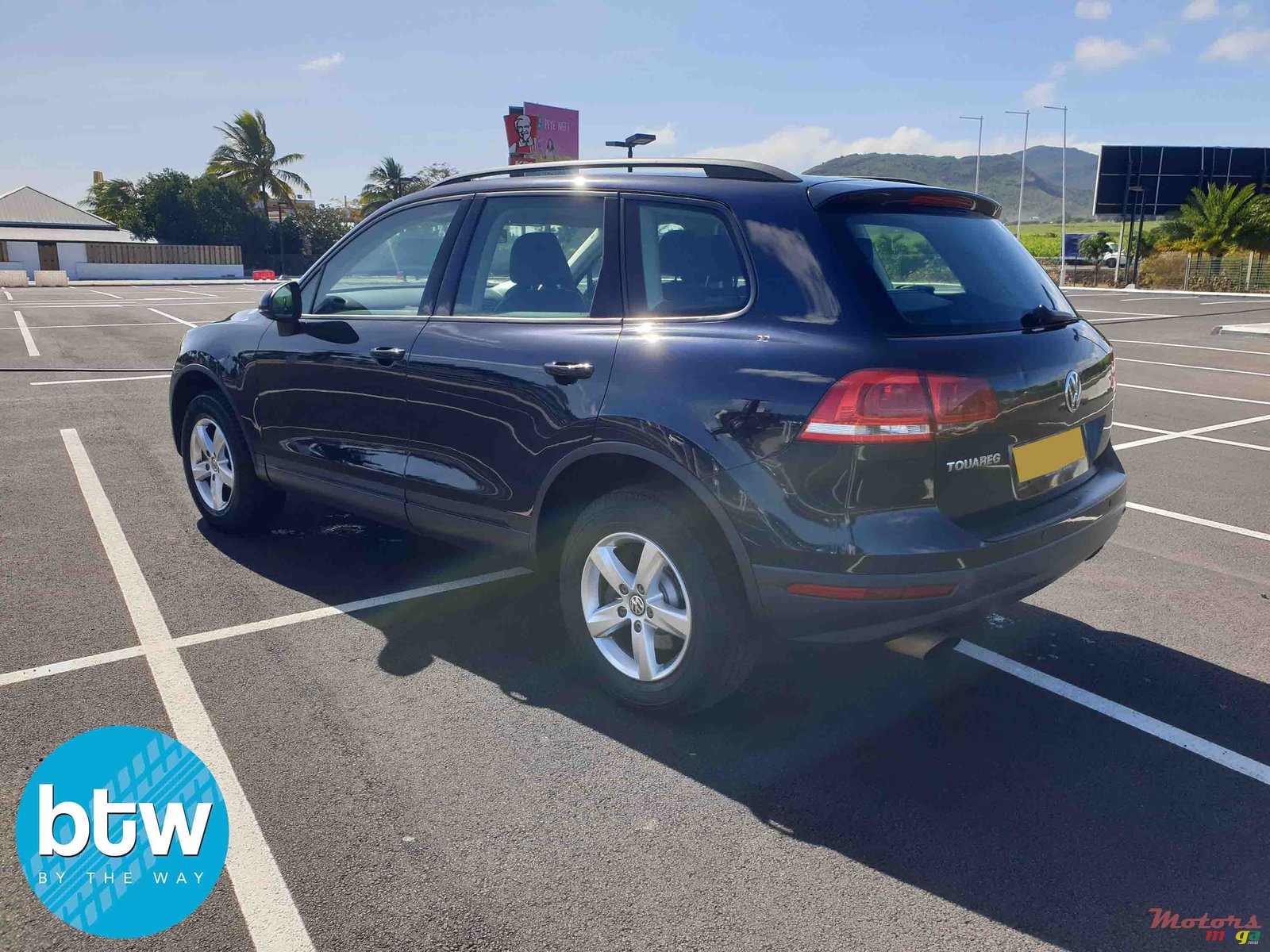 2014' Volkswagen Touareg AWD - V6 photo #2