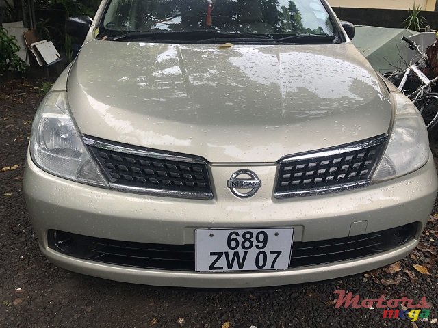 2007' Nissan Tiida photo #1