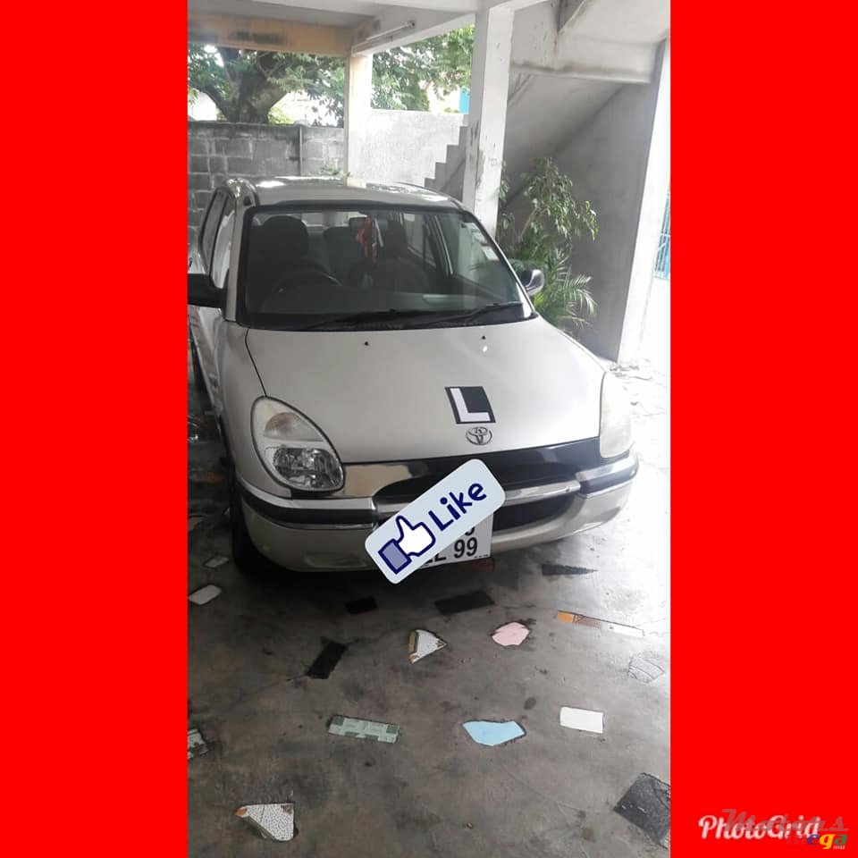 1999' Toyota photo #2