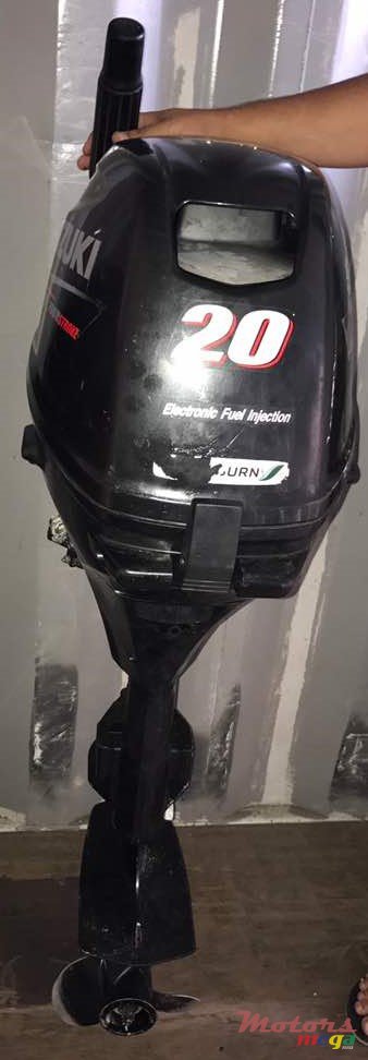 2014' Suzuki 20hp 4 stroke photo #2