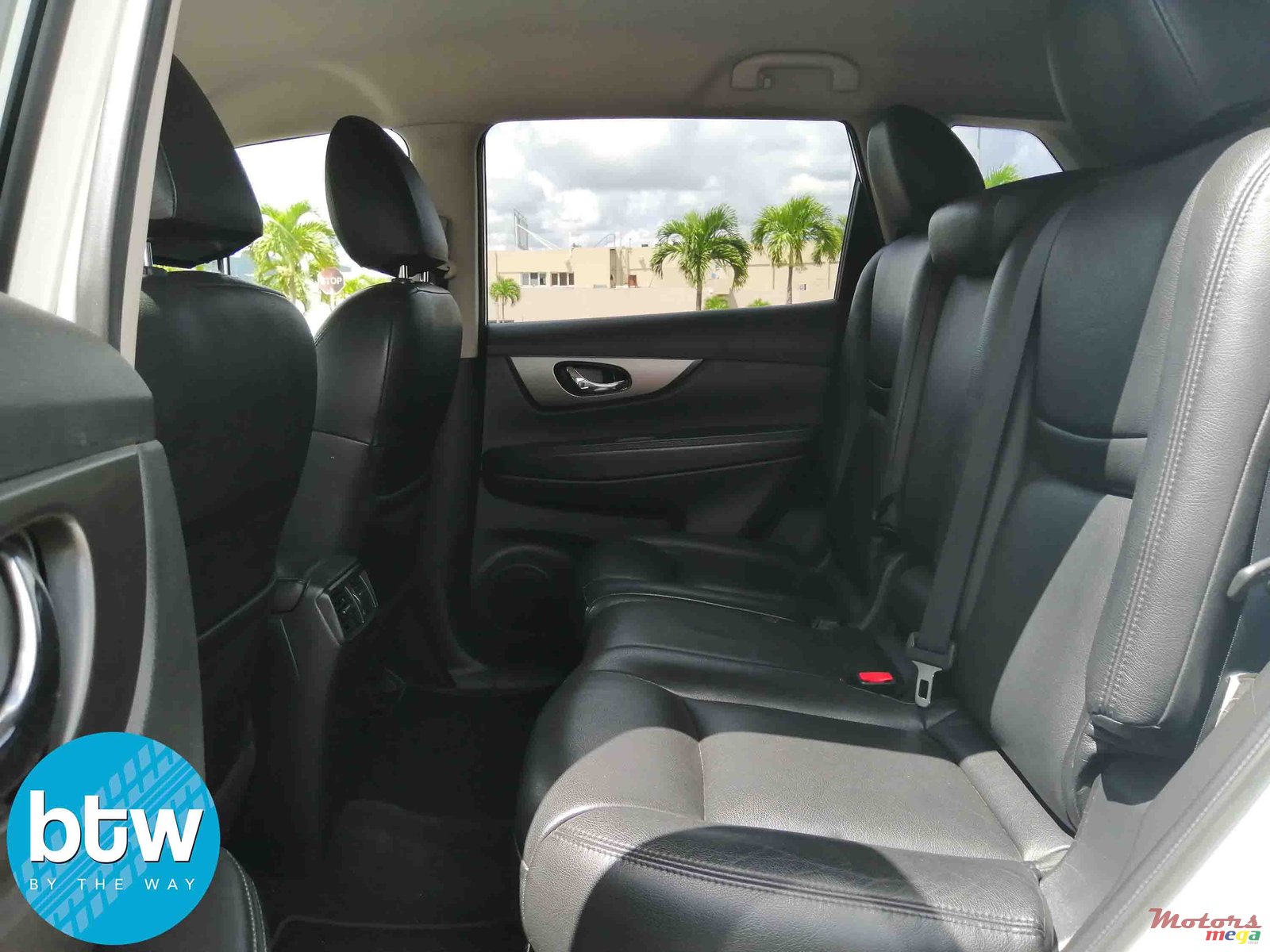 2016' Nissan X-Trail 7 seater photo #3