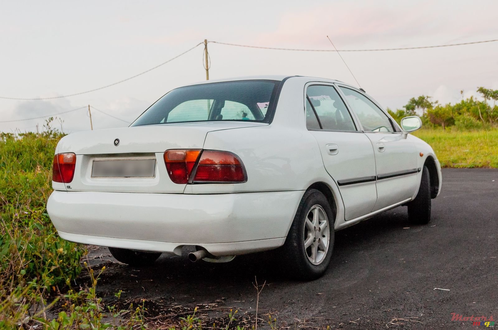 1999' Mitsubishi Carisma photo #3