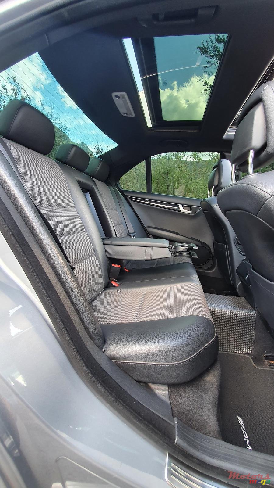 2012' Mercedes-Benz C-Class photo #7