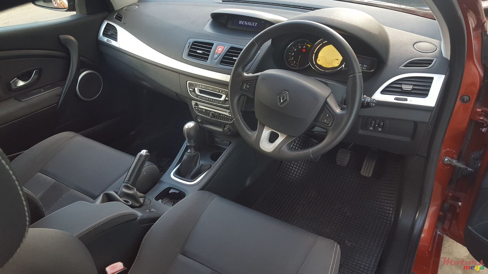 2010' Renault Megane photo #4