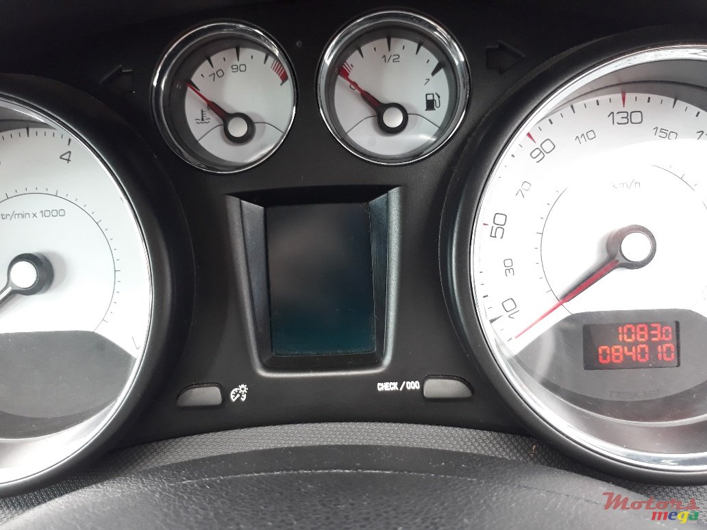 2011' Peugeot 308 Automatic & Panoramic! photo #7