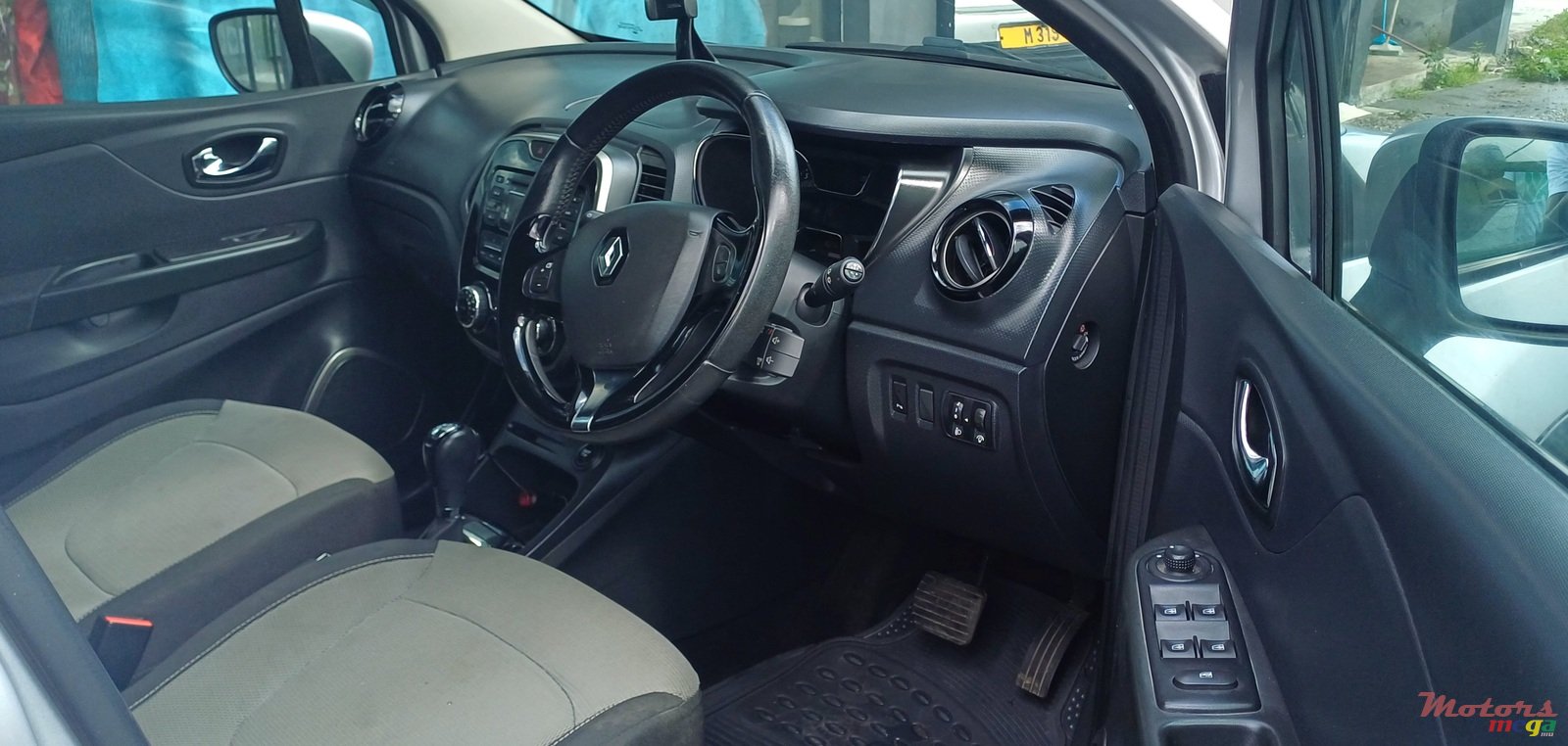 2015' Renault Captur photo #5