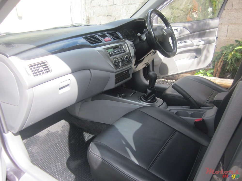 2009' Mitsubishi Lancer GLX LUXURY photo #4