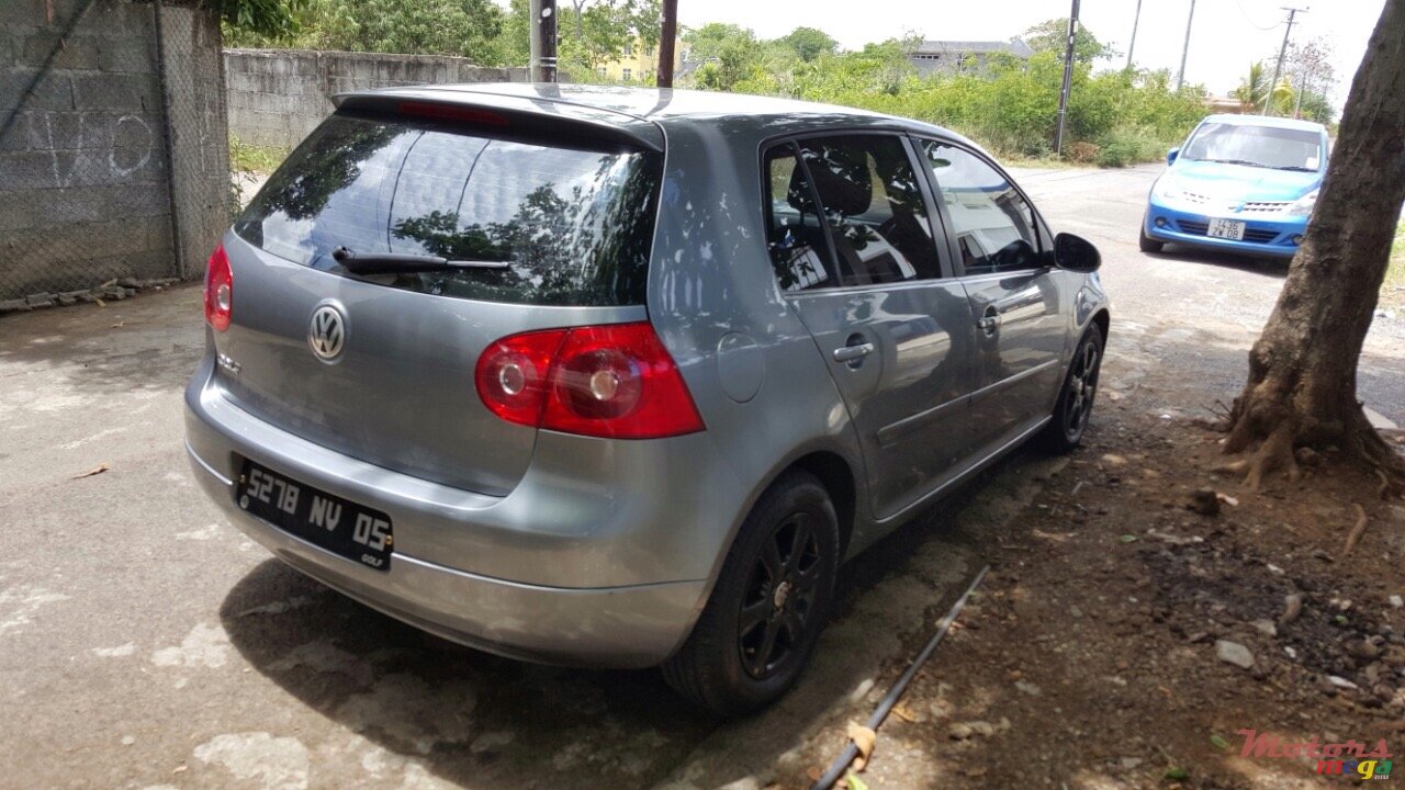 2005' Volkswagen Golf photo #7