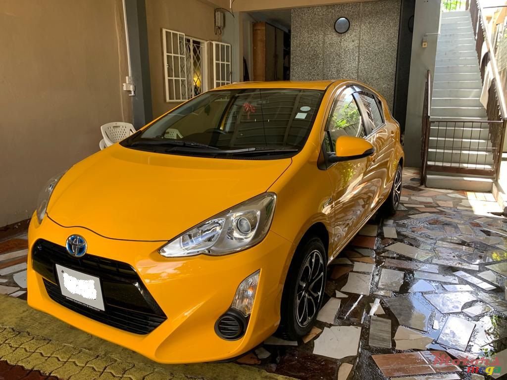 2015' Toyota Aqua photo #3