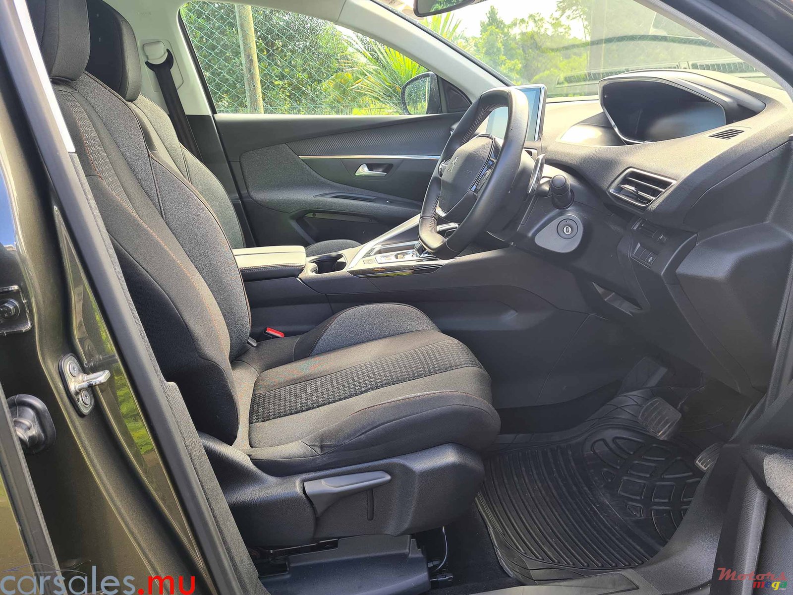 2020' Peugeot 3008 1.2 Puretech photo #6