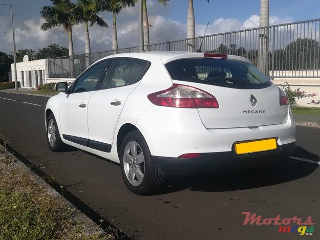 2011' Renault Megane photo #3