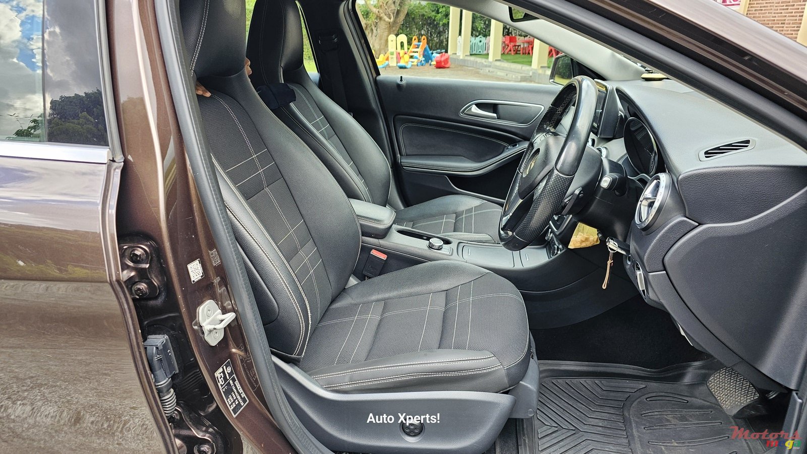 2014' Mercedes-Benz GLA 250 photo #2